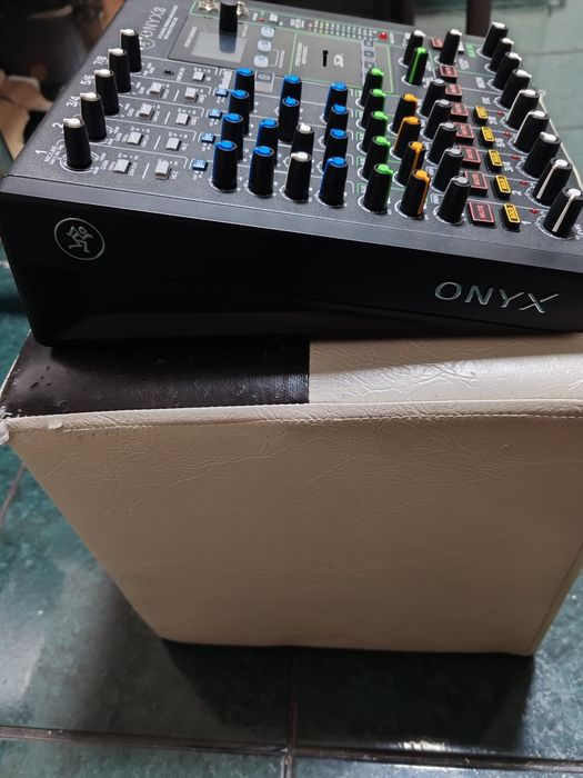 Când mixer Mackie ONYX8