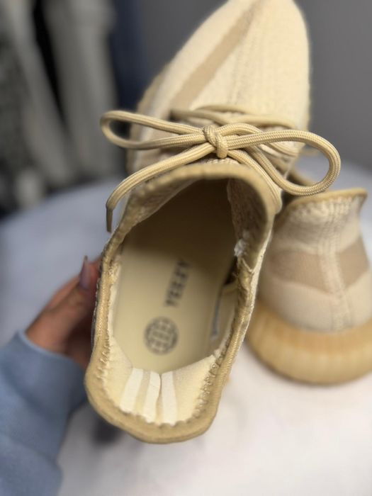 Adidasi Yeezy 350