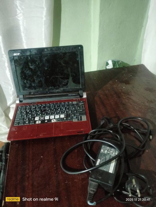 Aspire one noutbuk sotiladi narxi 800 000 so'm  hamma joyi ishlaydi