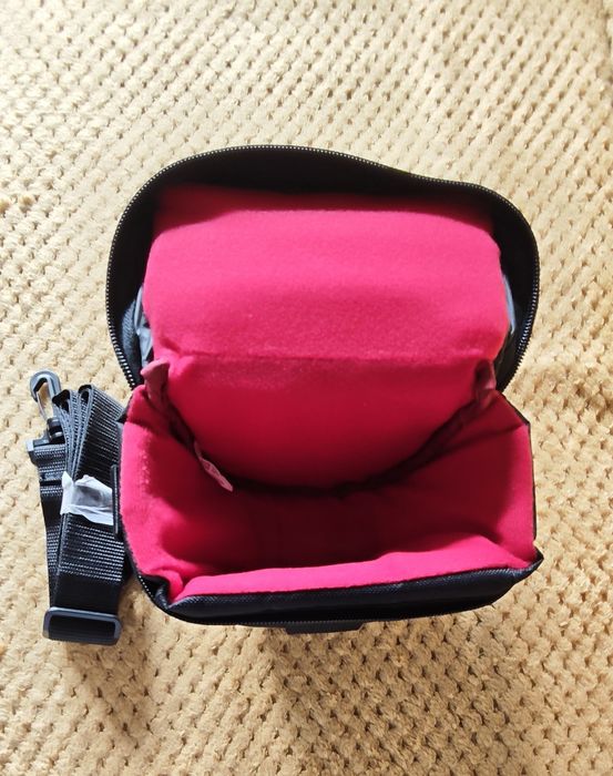 Чисто нов калъф за фотоапарат или камера.