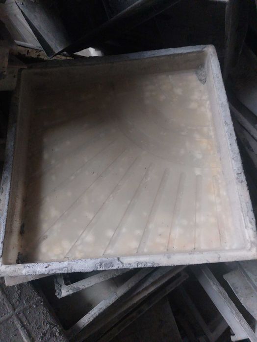 Калъпи за плочки и бордюри