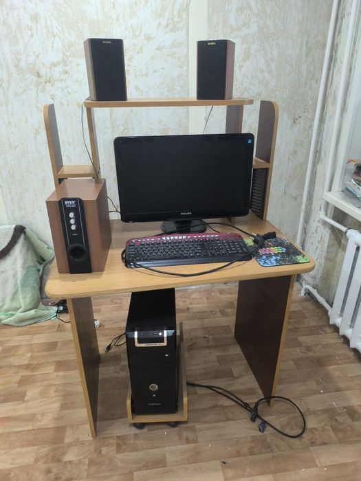 Продам компьютер со столом