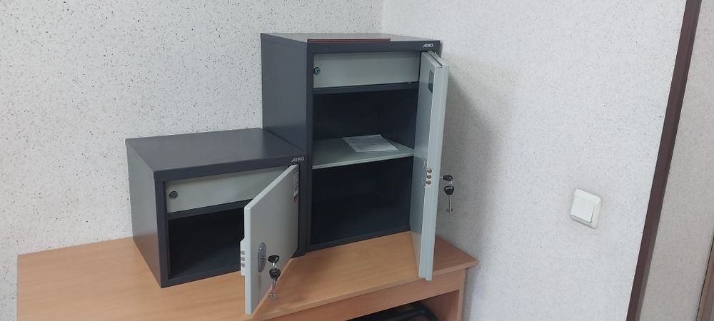 Продам шкаф сейф-бухгалтерский