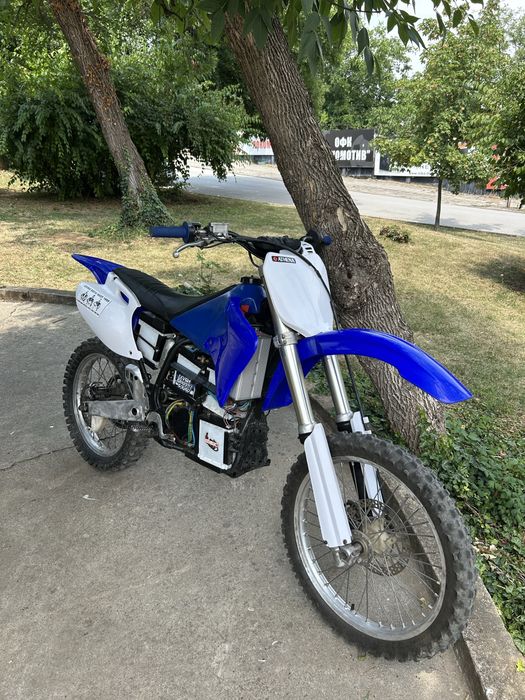 Yamaha yzf електрически мотор
