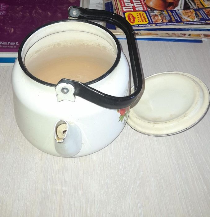 Продам эмалированный чайник советский