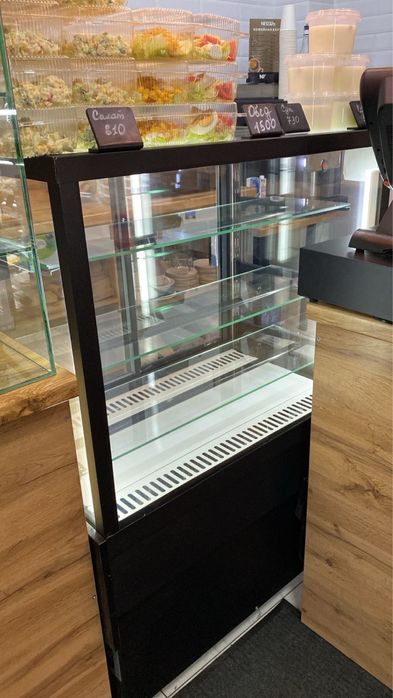 Холодильная витрина