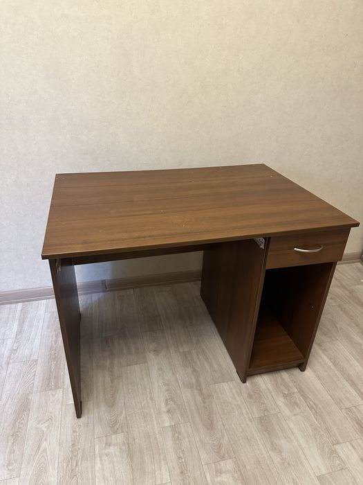 Продам компьютерный стол