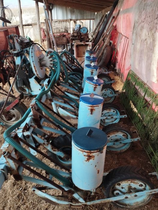 Vând semănătoare porumb