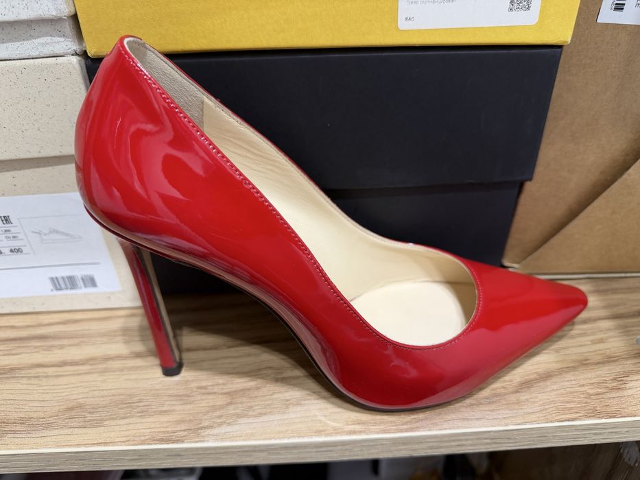 Красные туфли Jimmy Choo