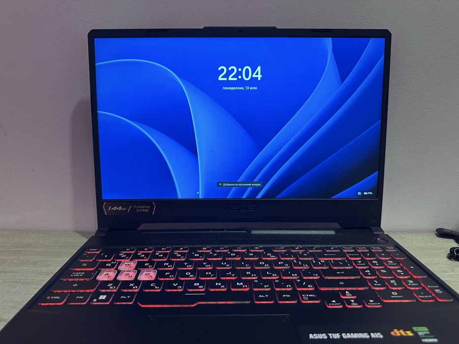 Продавам лаптоп asus