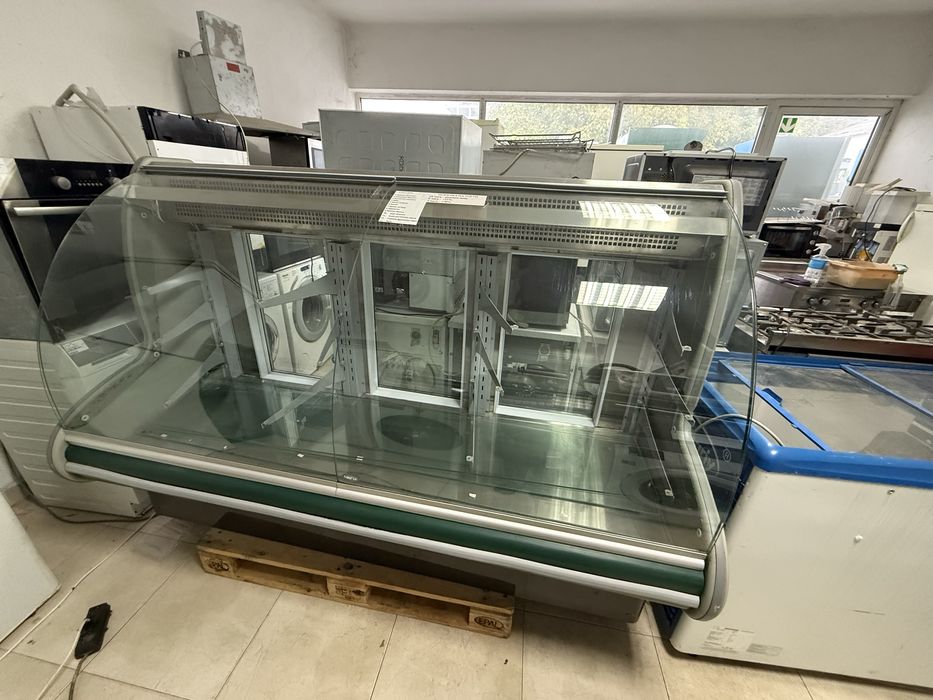 Сладкарска хладилна витрина 4 нива 2метра