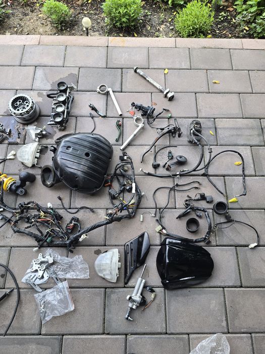 Piese Suzuki gsxr 1000 k7  Cadru cu acte, bascula,instalatie electri