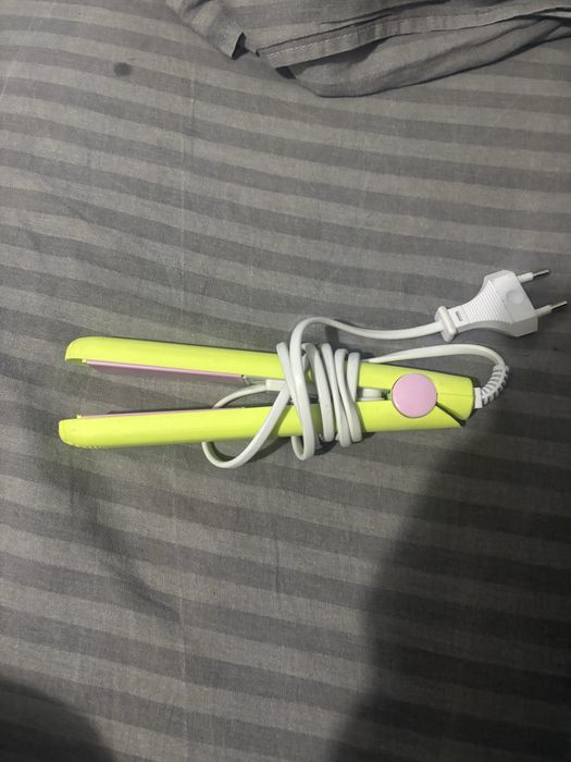 Утюжок и фен для волос