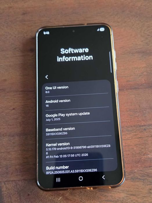 Samsung Galaxy S23 256GB цвят лавандула в перфектно състояние