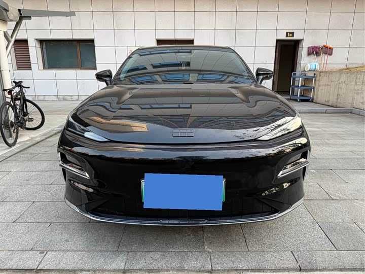 Geely Galaxy Star 8  EM-i Luxury Edition