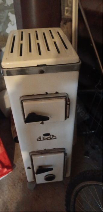 Sobă metalică pe lemne – stare bună