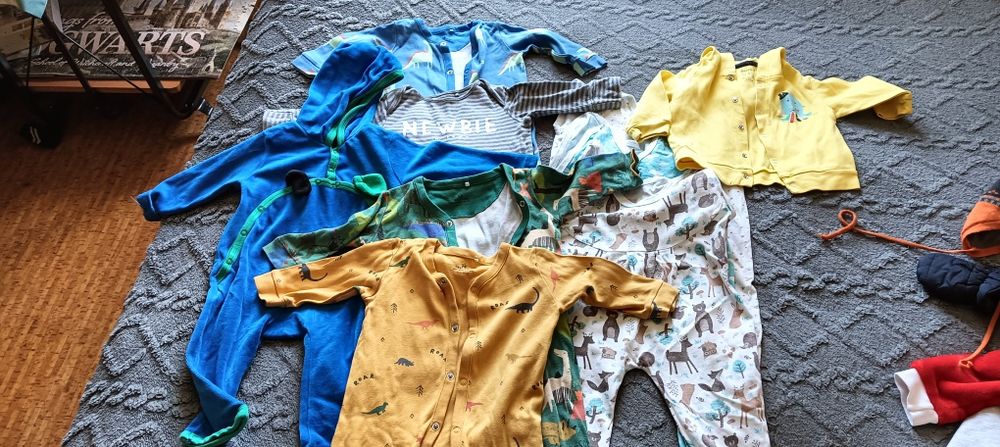 Продам детские вещи с 0-6мес.