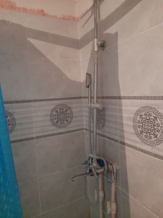 Ташкент вилоят бостонлих тумани абаида  6 хонали уи ва 2 хона времена