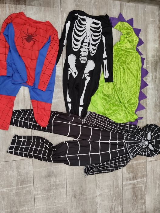 Играчки за момче плюс бонус костюми