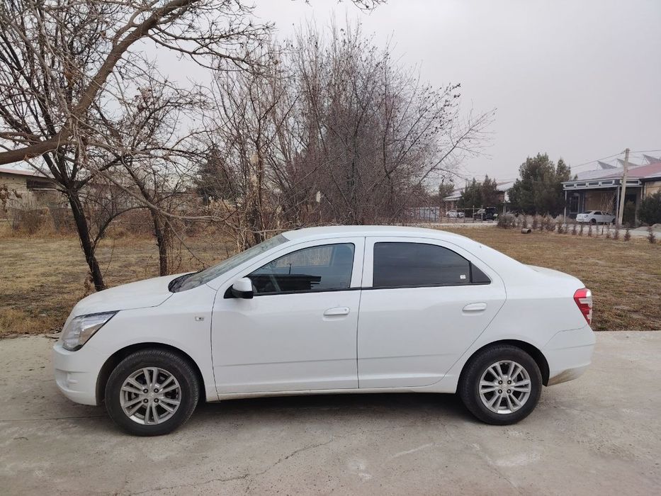 Автомобиль кобальт