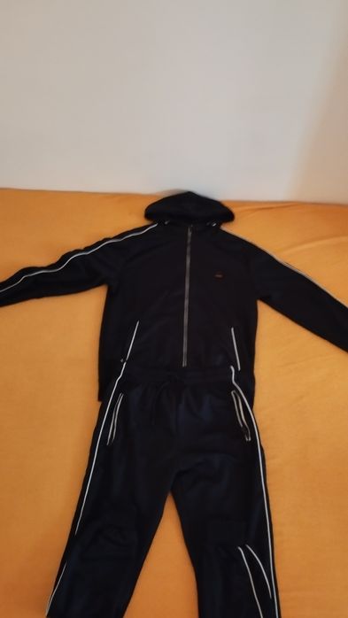 Продавам мъжки екип