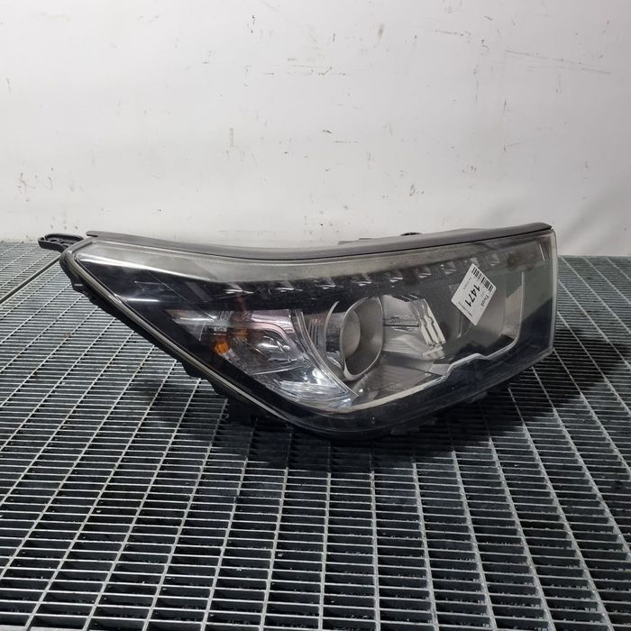 Far Dreapta SsangYong Tivoli 2015 - 2019 SUV 4 Usi (1471) Cu lupă