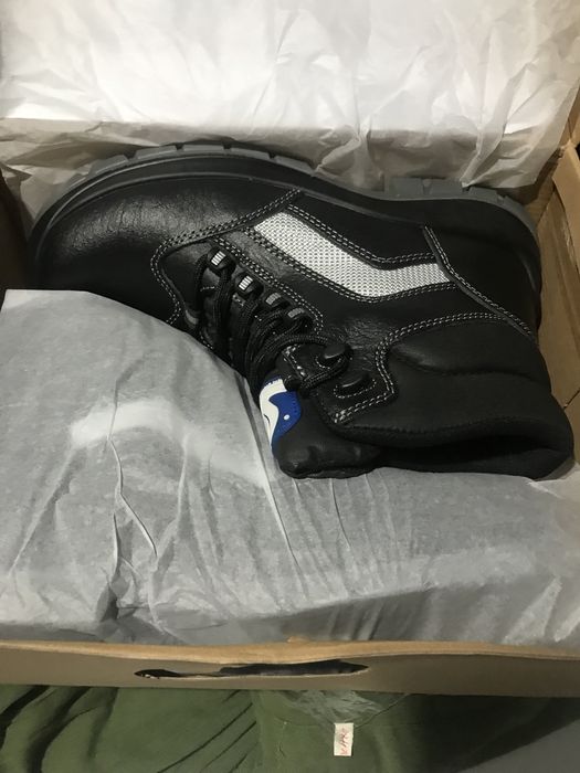 Спец обувь продам