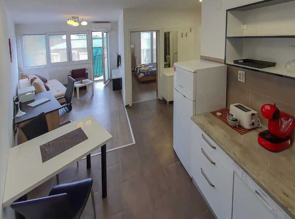 Дава се под наем Двустаен апартамент в Пловдив, Остромила - 65 кв.м за 270.3 € - Снимка #2