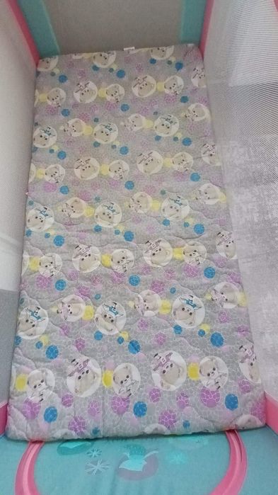 Детска кошарка в розово.