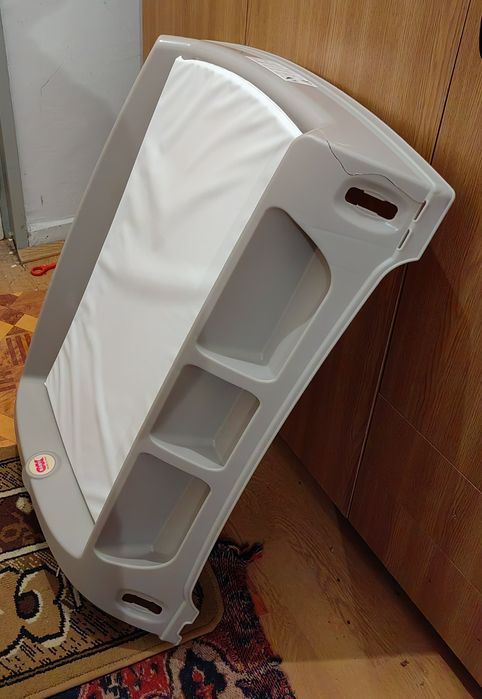 Masa de infasat pentru bebelusi cu compartimente laterale
462,99