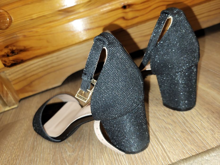 Елегантни дамски токчета.