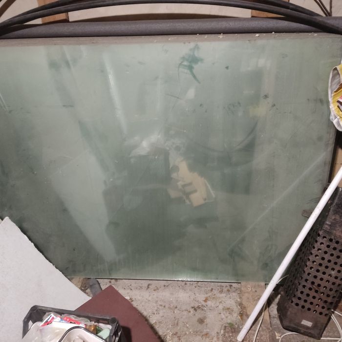 Стекло листовое.