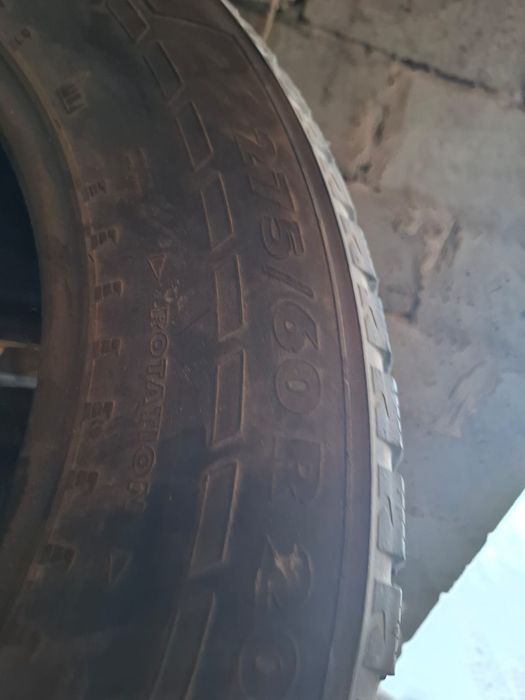 Продам шины R20 с шипами