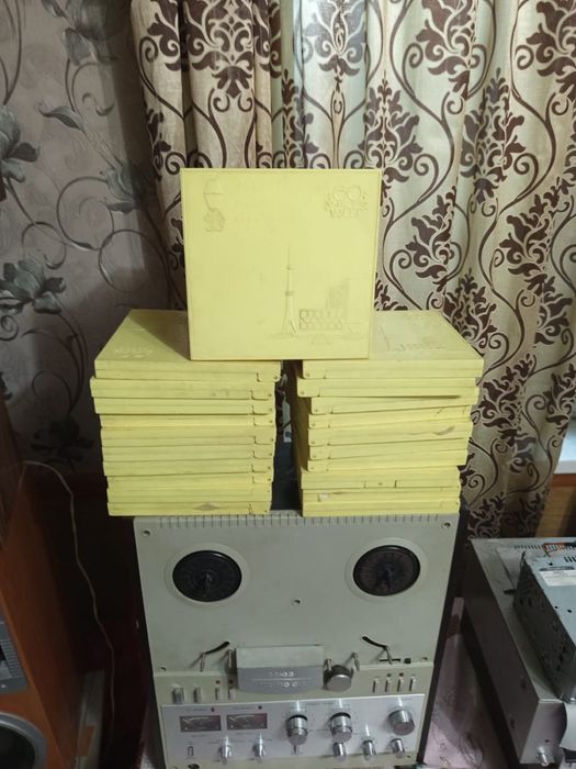 Продам магнитафон с катушками