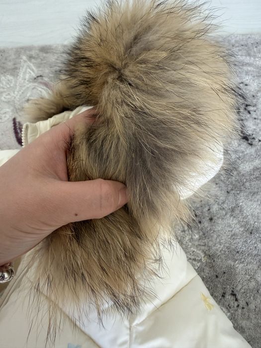 Продам куртку белую зимнию