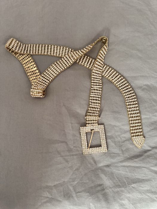 Колани от кожа и  камъни