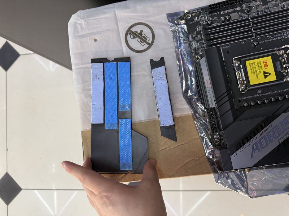 Продам материнку Gigabyte aorus z790Pro x Wifi + i7 12700kf