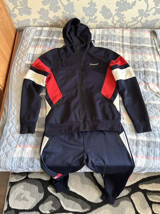 Спортивный костюм