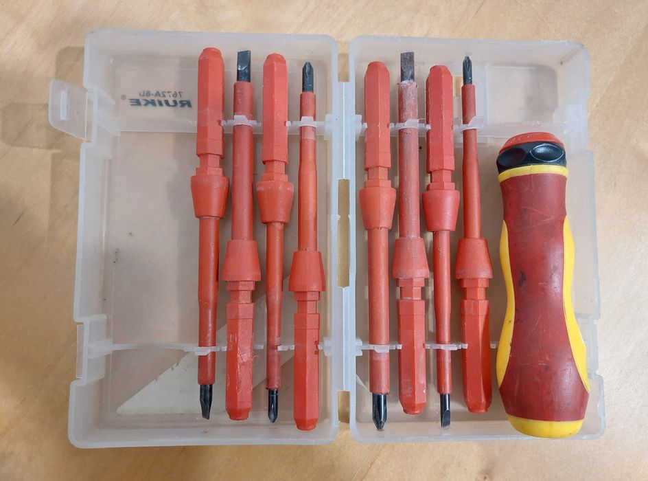 Trusa surubelnite electrician Ruike