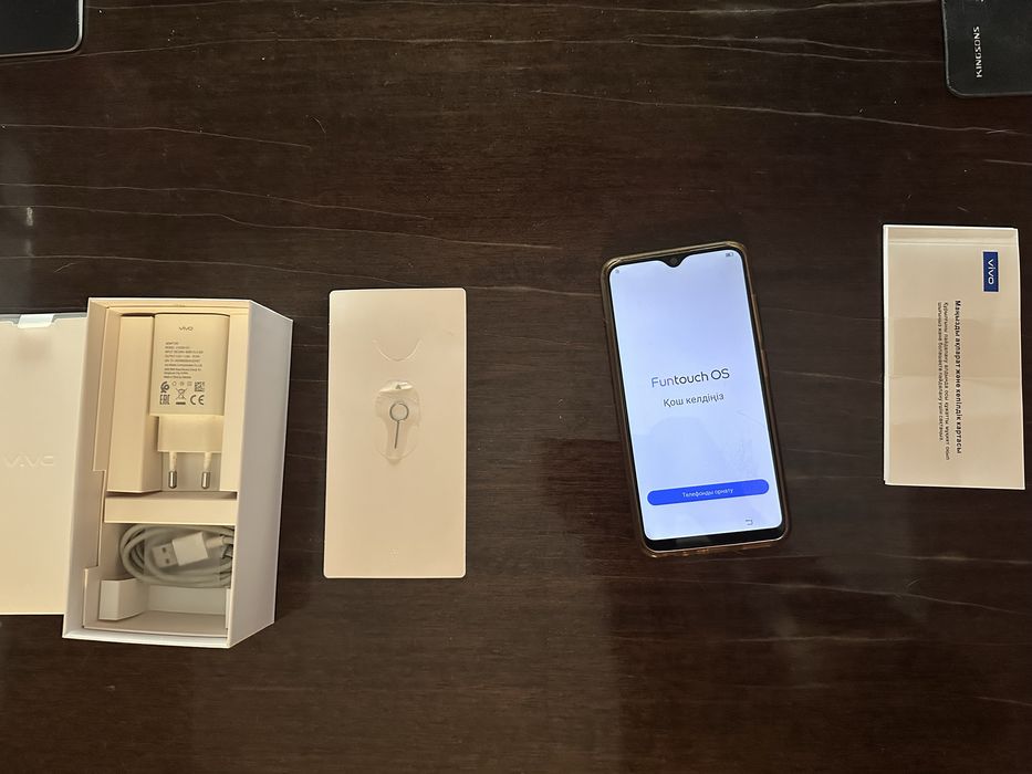 Телефон Vivo Y1S