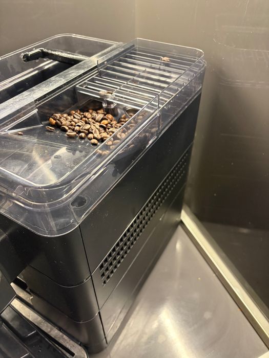 Saeco Royal Plus – професионална автоматична кафемашина