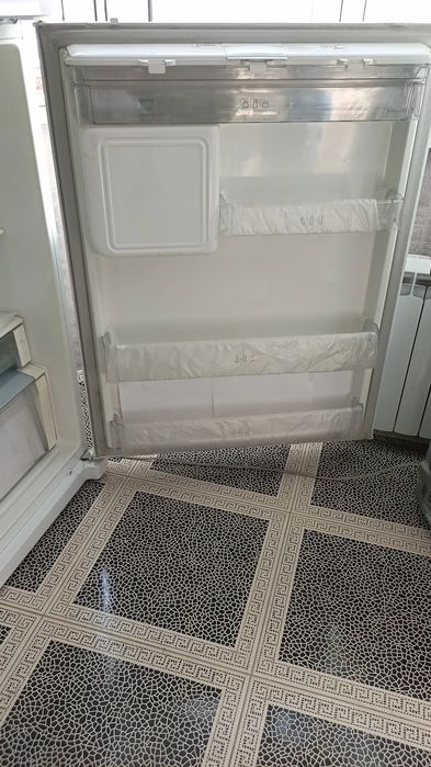 Холодильник большой продам