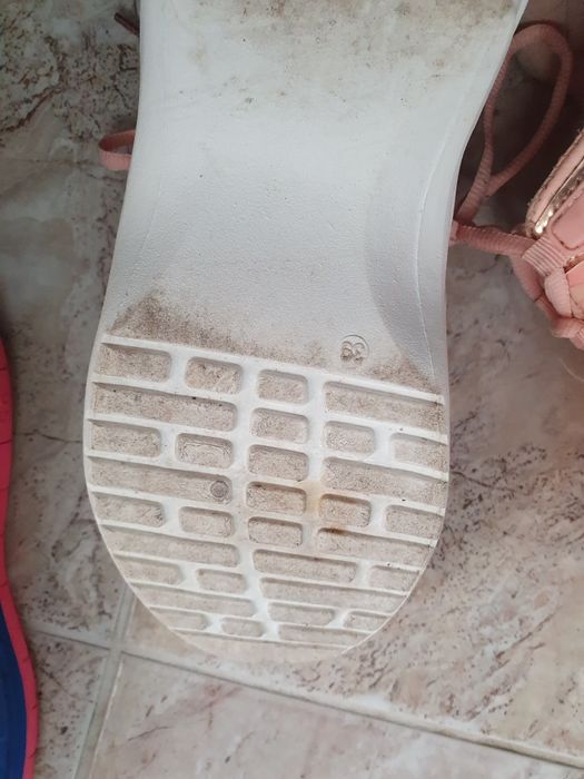 Два чифта здрави маратонки