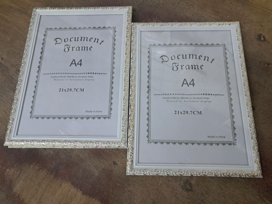 Продам рамки А4, новые 4 шт .