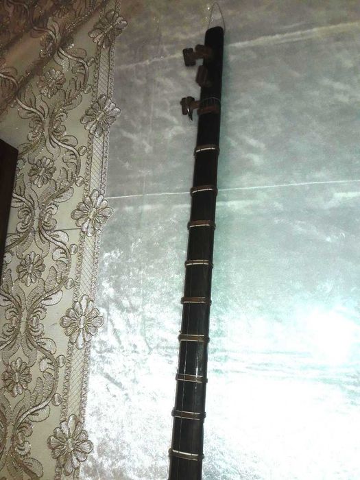 Антиквар Кўп йиллик Танбур сотилади.