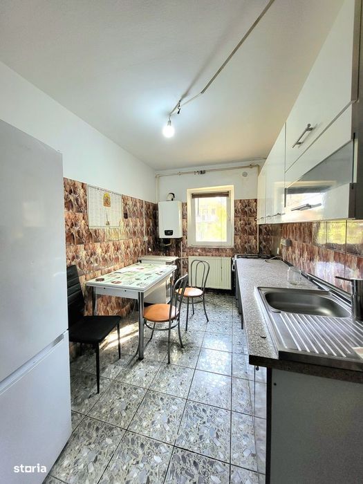 Apartament 3 camere, decomandat, parter, zona Lipovei