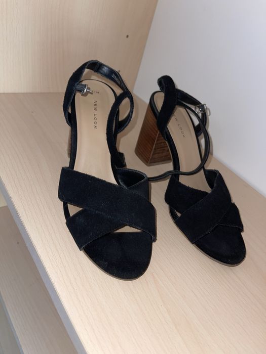 Sandale elegante toc patrat