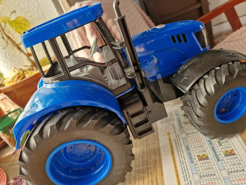 Tractor jucarie interactiv