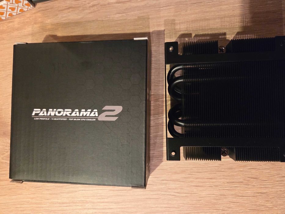 Vând  piese PC, inclusiv placă de bază Gigabyte și cooler Noctua