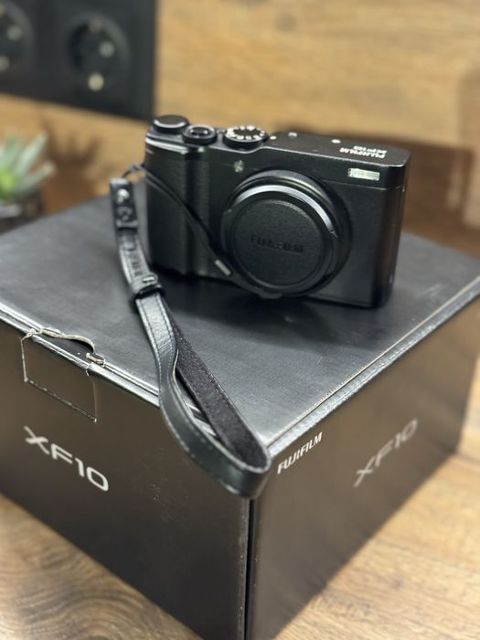 Fujifilm XF10 – Negru, ca nou, cutie originală
